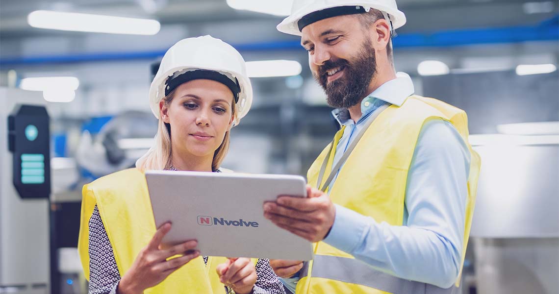 nvolve-factory-employees-with-ipad